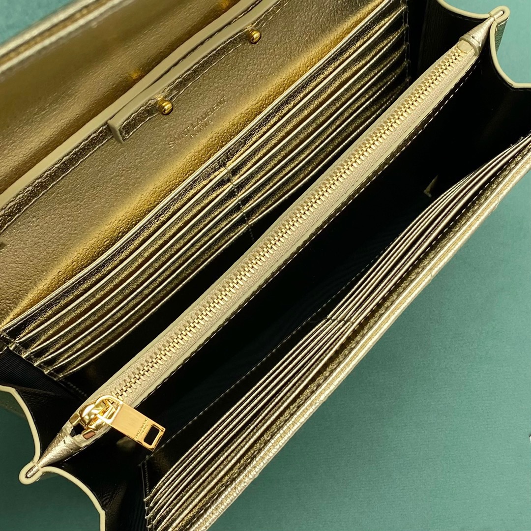 EDD896F0-96C9-41ED-8700-7C397C718167