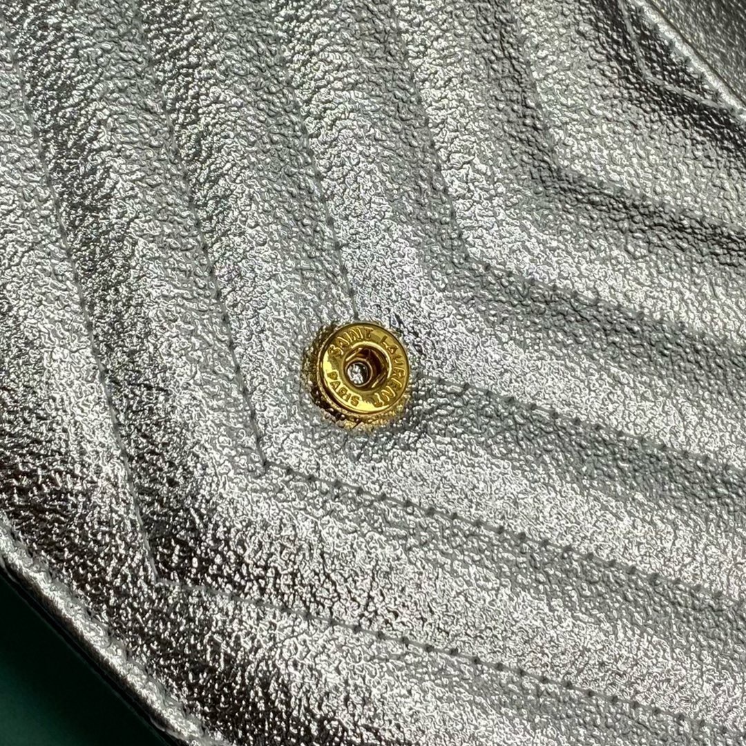 B4793585-55D7-494F-AC93-E514758CDE12