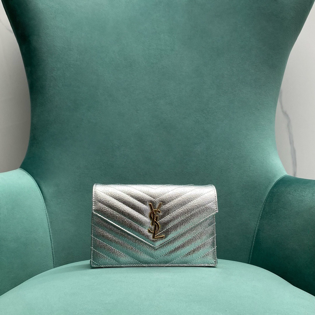 D5636EEB-7327-44E5-B373-401860DF57F1