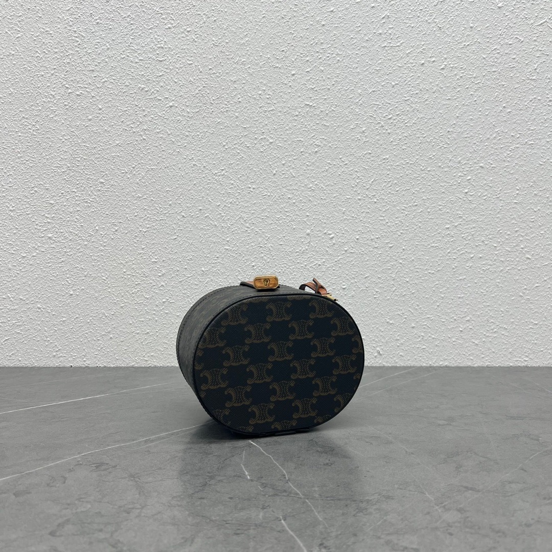 EA72CB0B-7FA0-415E-9D35-CCD1438B4538