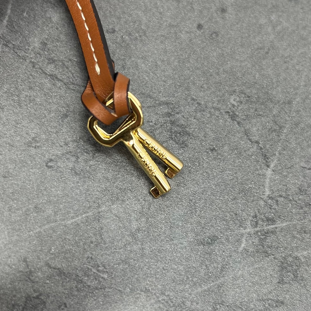 C795A74D-43E9-479E-98EE-8C8ABE36D408