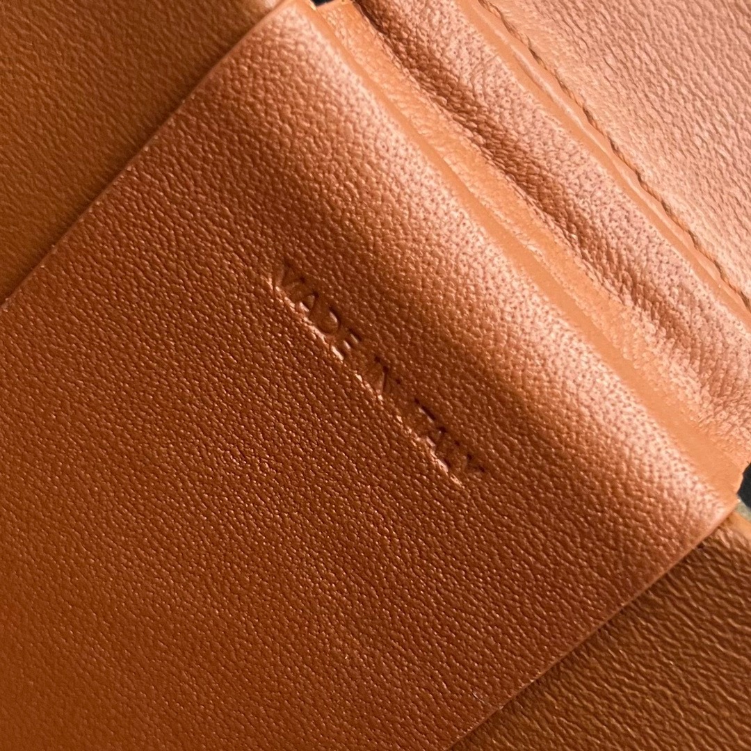 BAC7BEBF-28E0-48E8-B841-55594D68A871