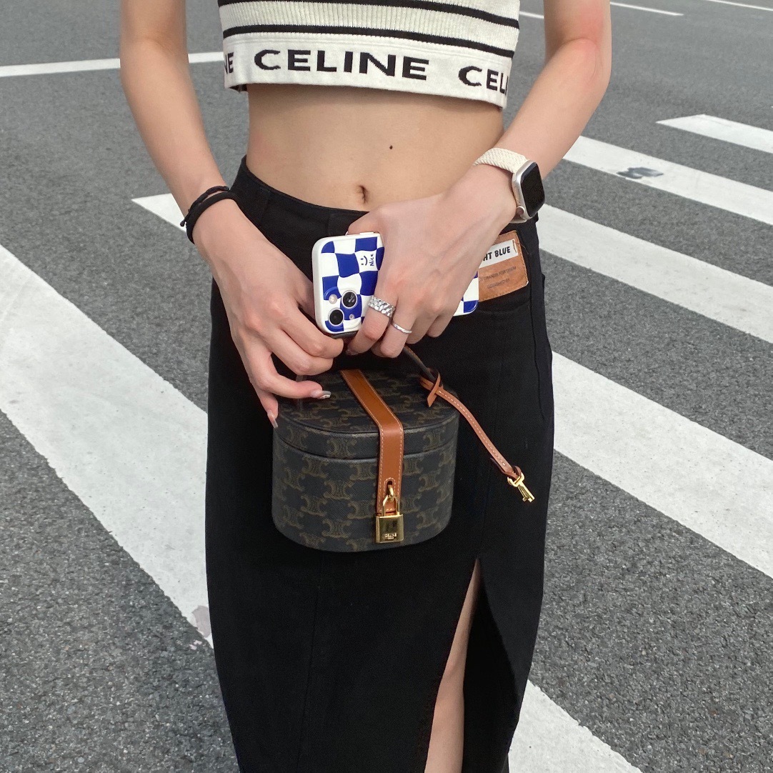 FAA4F5B0-1624-4E6E-914B-A1D5255F567D