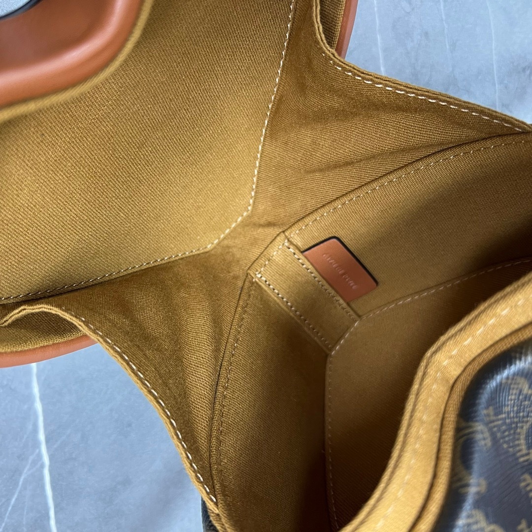 51E0A9EF-00F5-47B3-9649-391D518C80DA