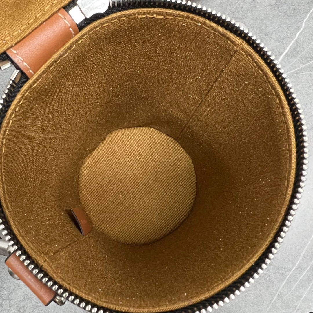 D1406F7A-C576-4ACD-A8B5-9DD239060416