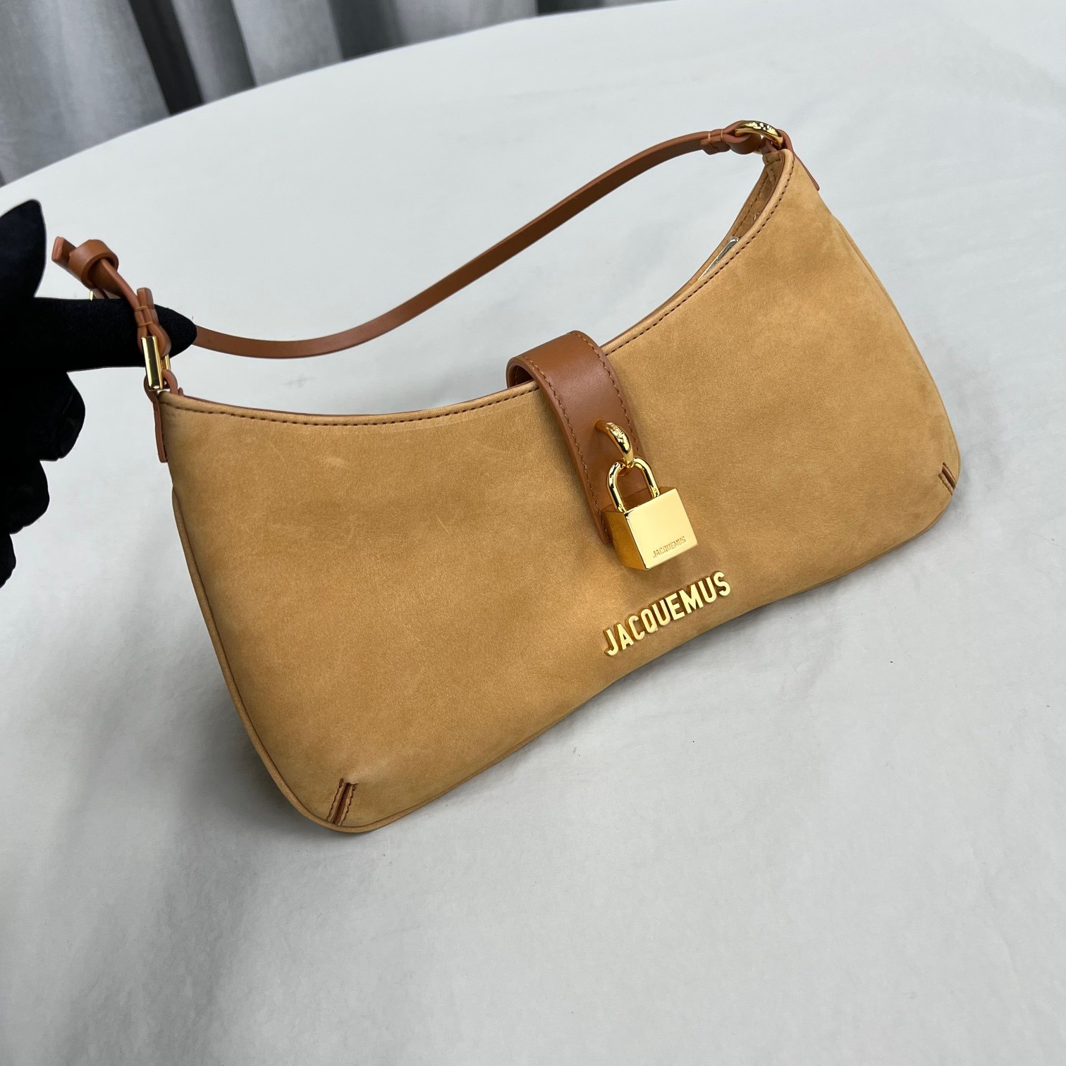 DAA5CAE4-81FD-4CD9-BC4D-9E499C3AA610