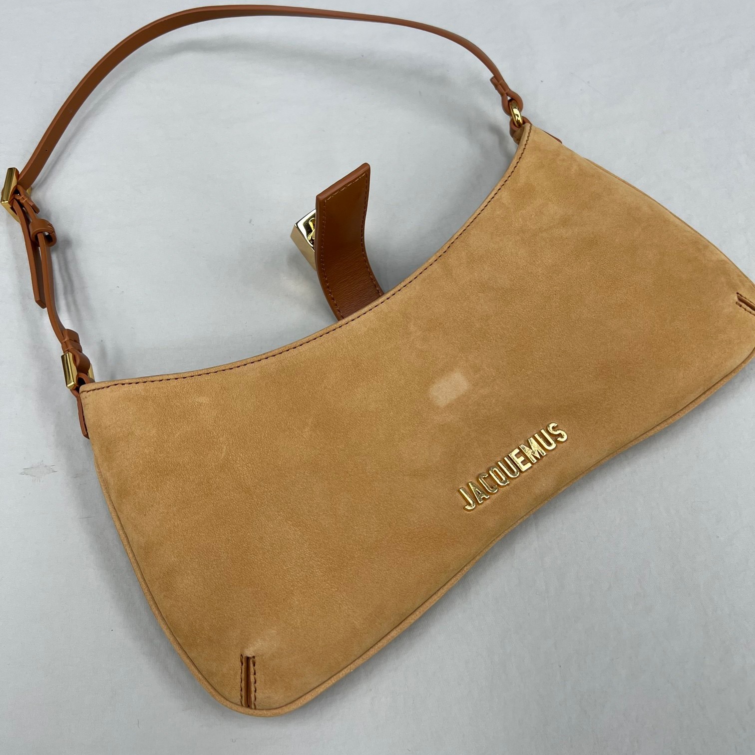 E8058940-A0FC-45A5-BD36-DEB4C4646C5E