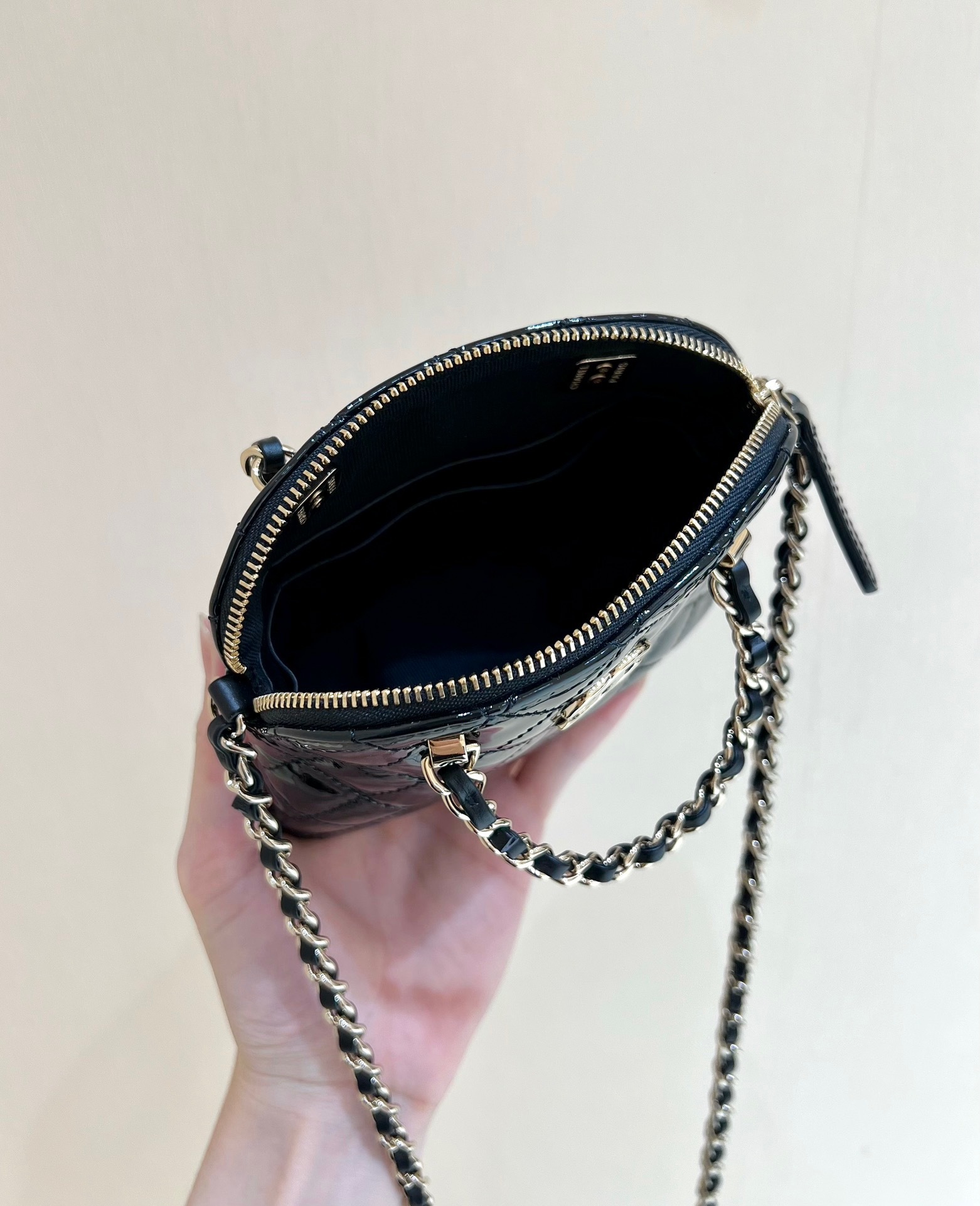 8236F796-CDC6-496E-BF4F-92EF3C7959F8