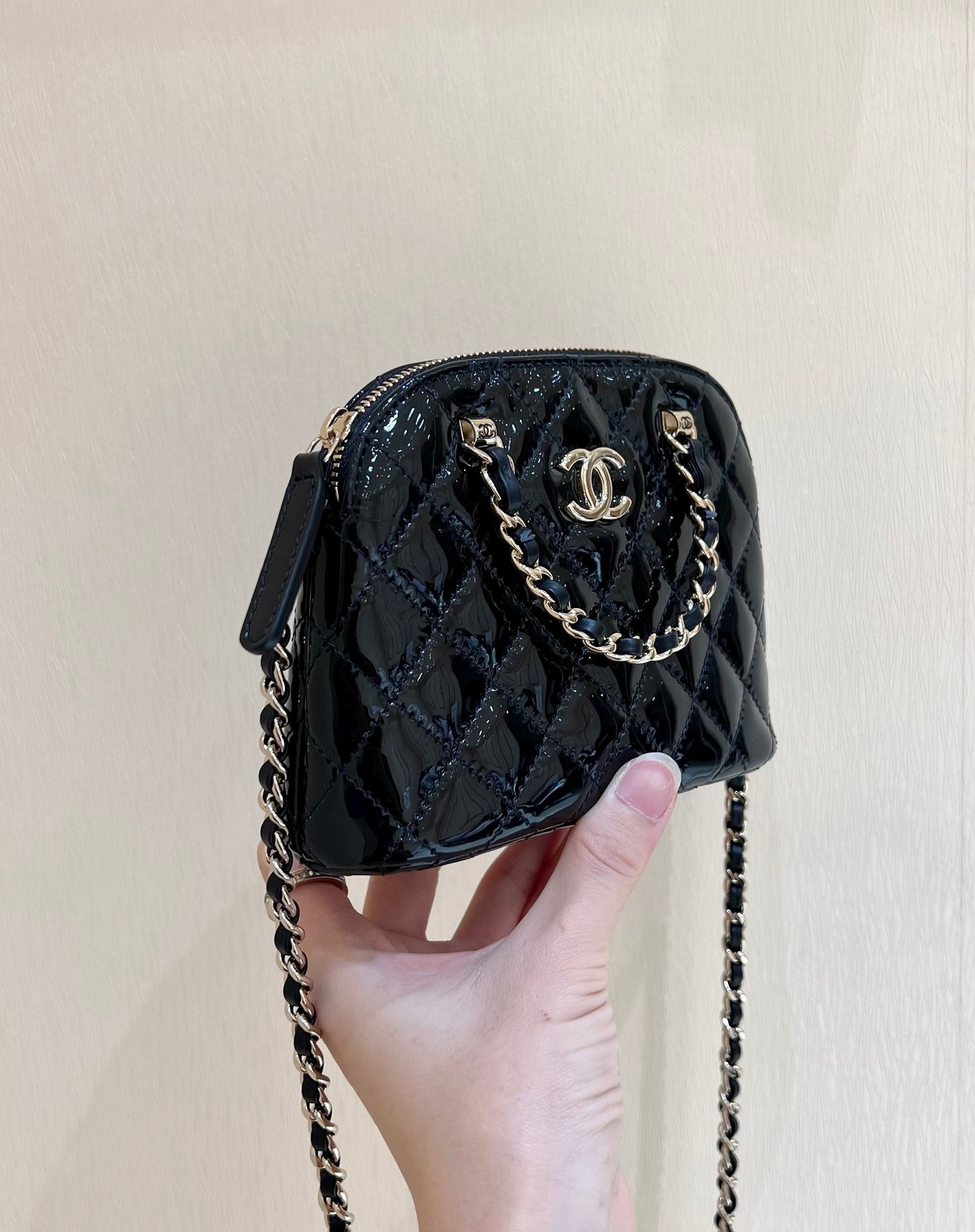 68AA9275-30E2-4474-AA59-489410785203