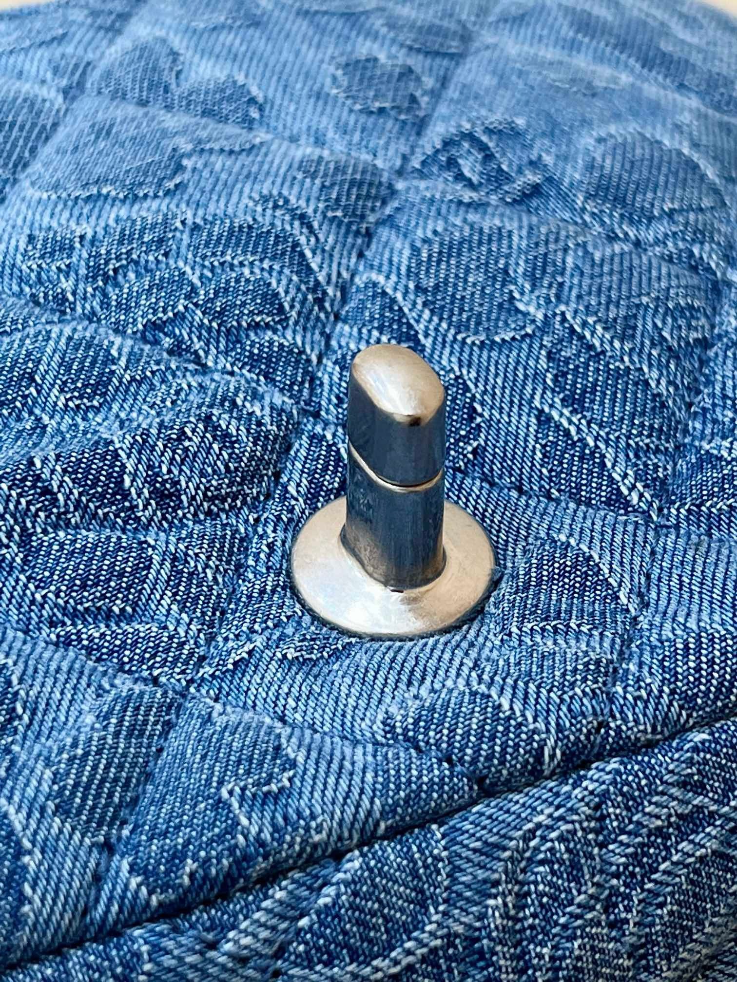 E101A610-7A8F-4EB2-B214-3BE17245A627