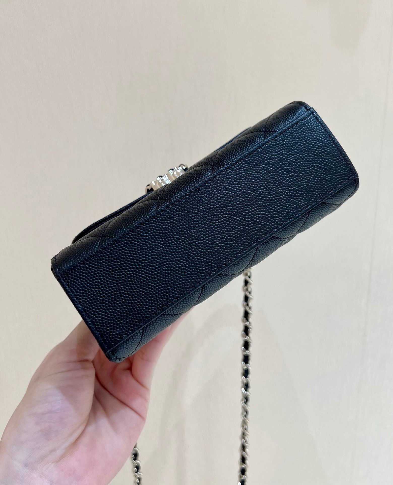 1450D408-0804-44E9-B4CE-443AAE7BA1AE