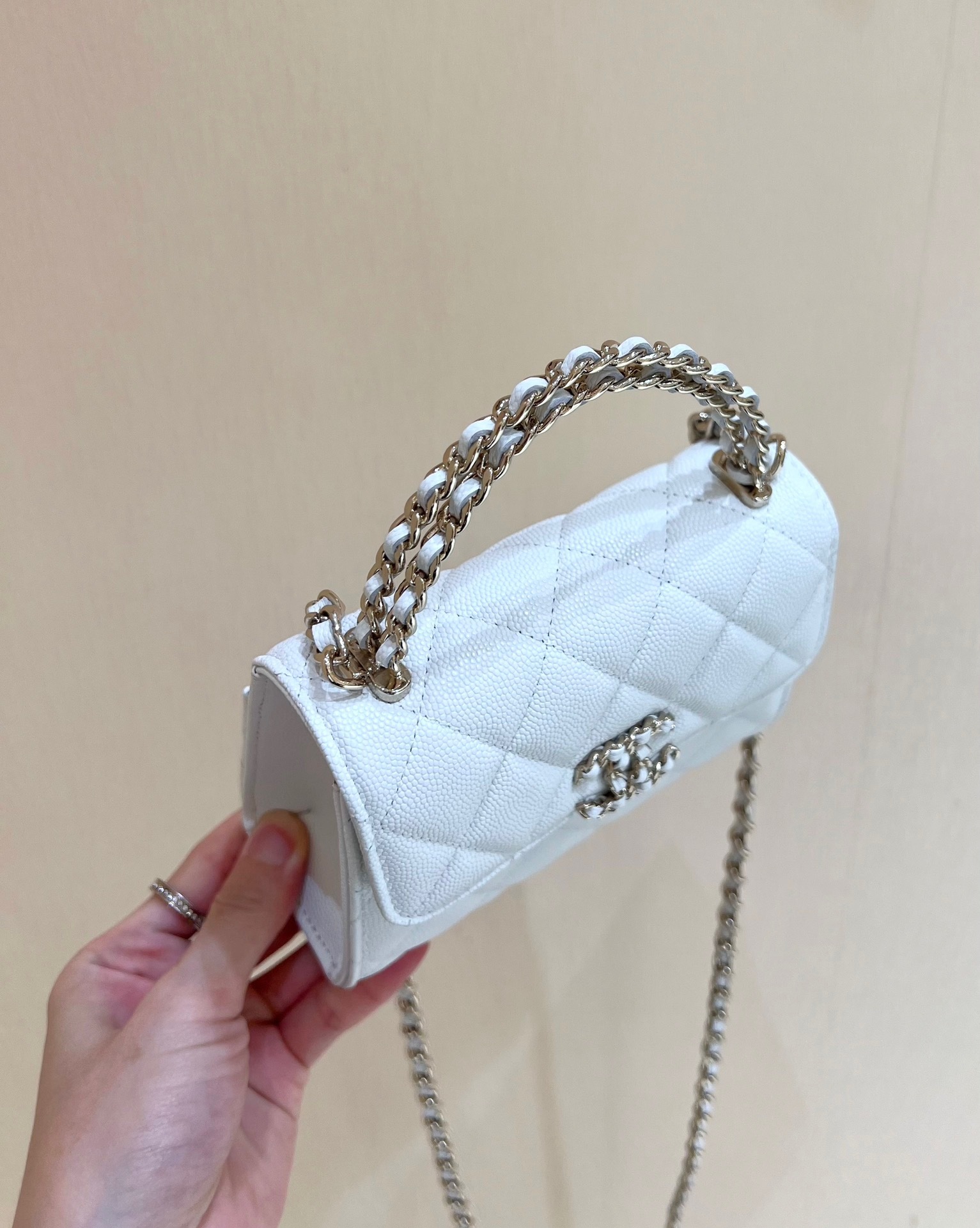 EAC1EE94-714C-4723-B6CE-ECA7F519210D