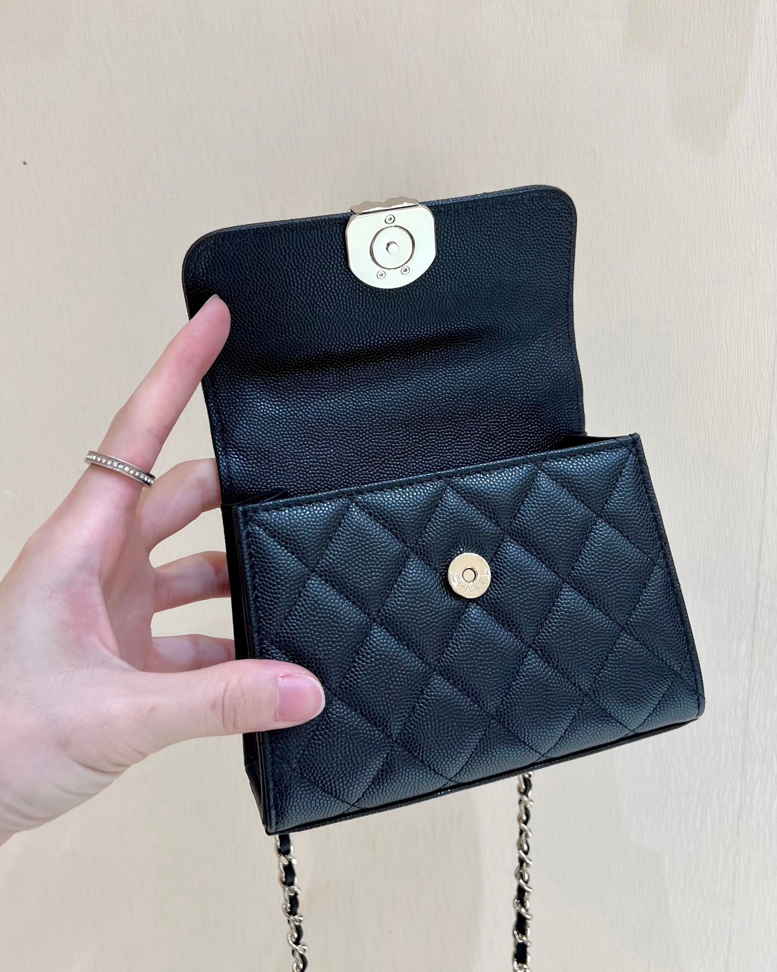 1CCF399C-786D-46E6-9DA9-CE73CAE938AA