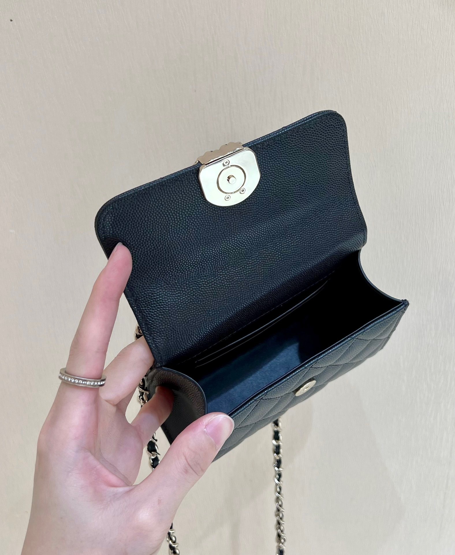 B33252F8-D25B-41F0-A5E7-30624C2D4849