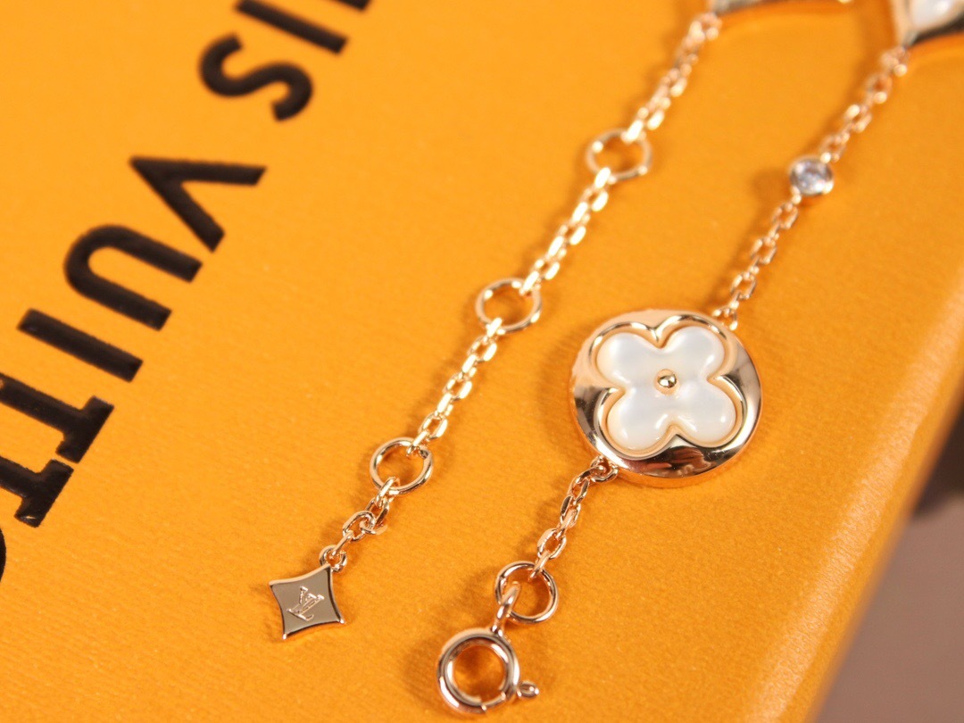 71F17E79-2876-45A0-B69B-FB9409B2D2BE