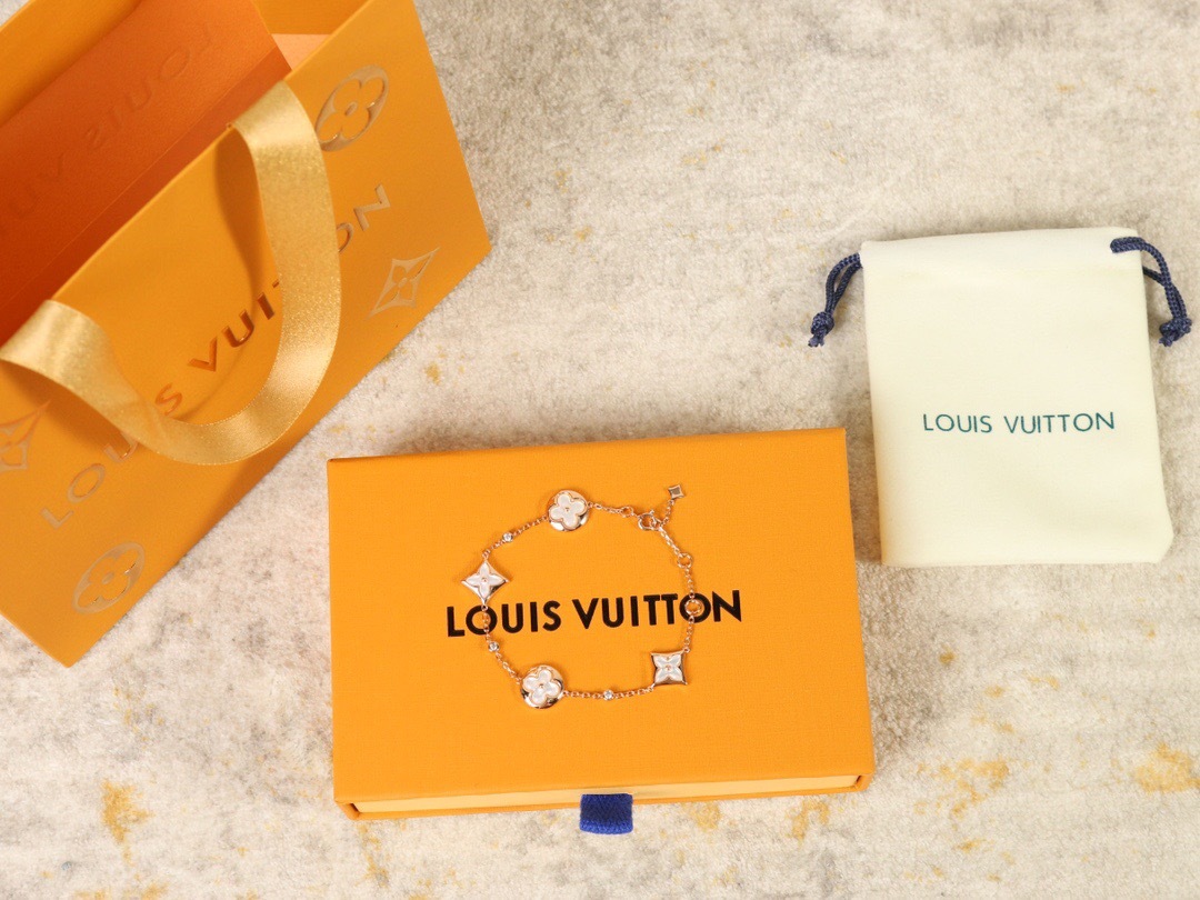 B3FEEA32-19C6-4DC0-BCE4-87F8C75A3504