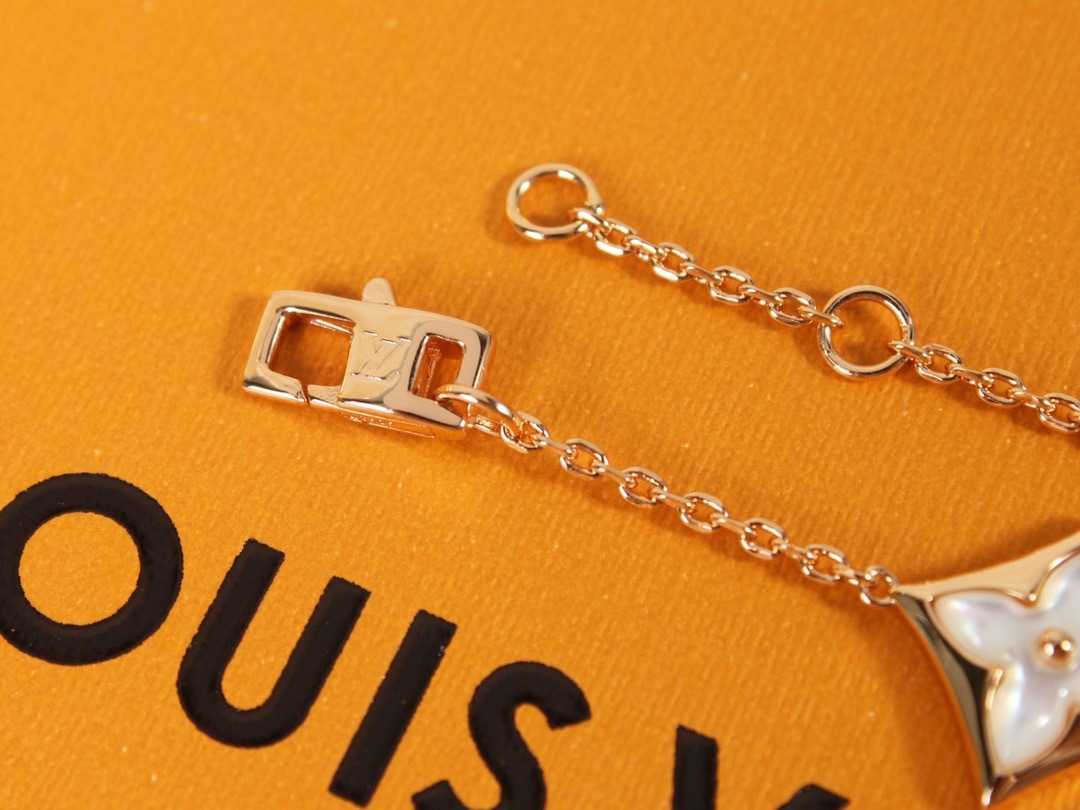 DCD8E0C0-8899-42E9-8140-C619F8967C23