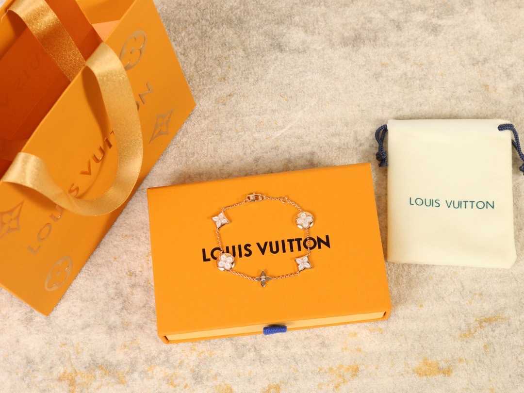 5AE28793-8F46-47F6-89C1-E1E3544ED759