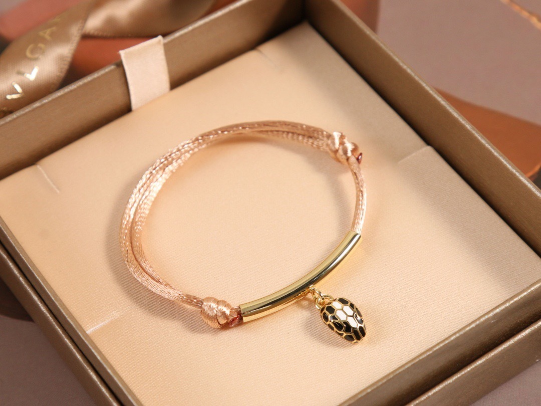 F00ADF61-B5CF-4826-ABD4-ECB6DAB3B780