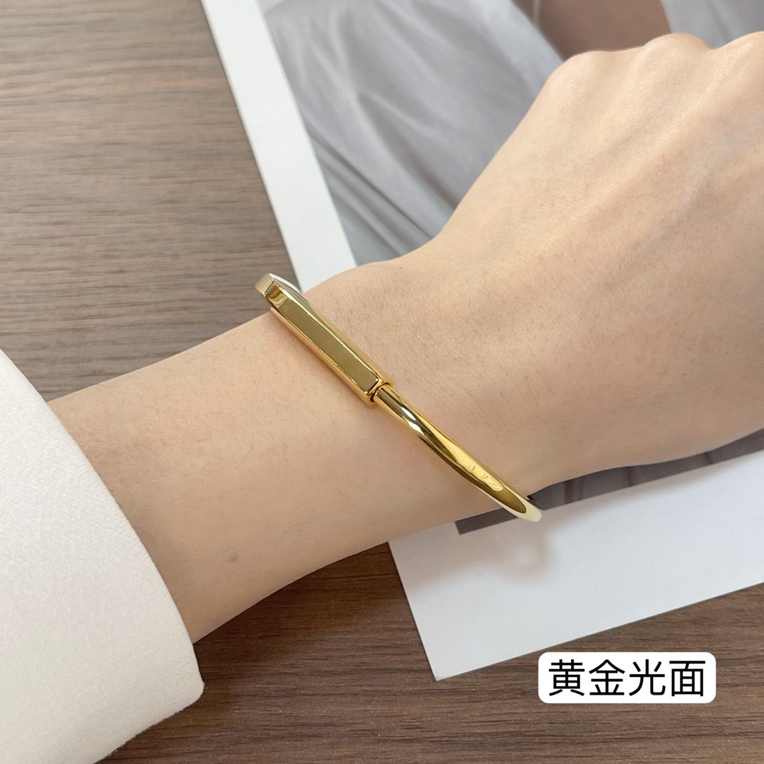 255B03A0-5DAF-47DD-A893-0B48D054818D