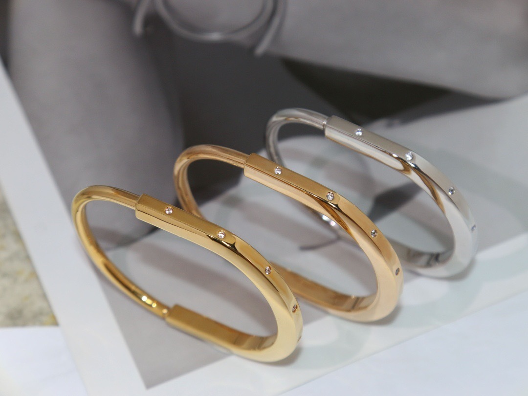 E038AAB5-A07E-44E1-95A0-017990C8D62B