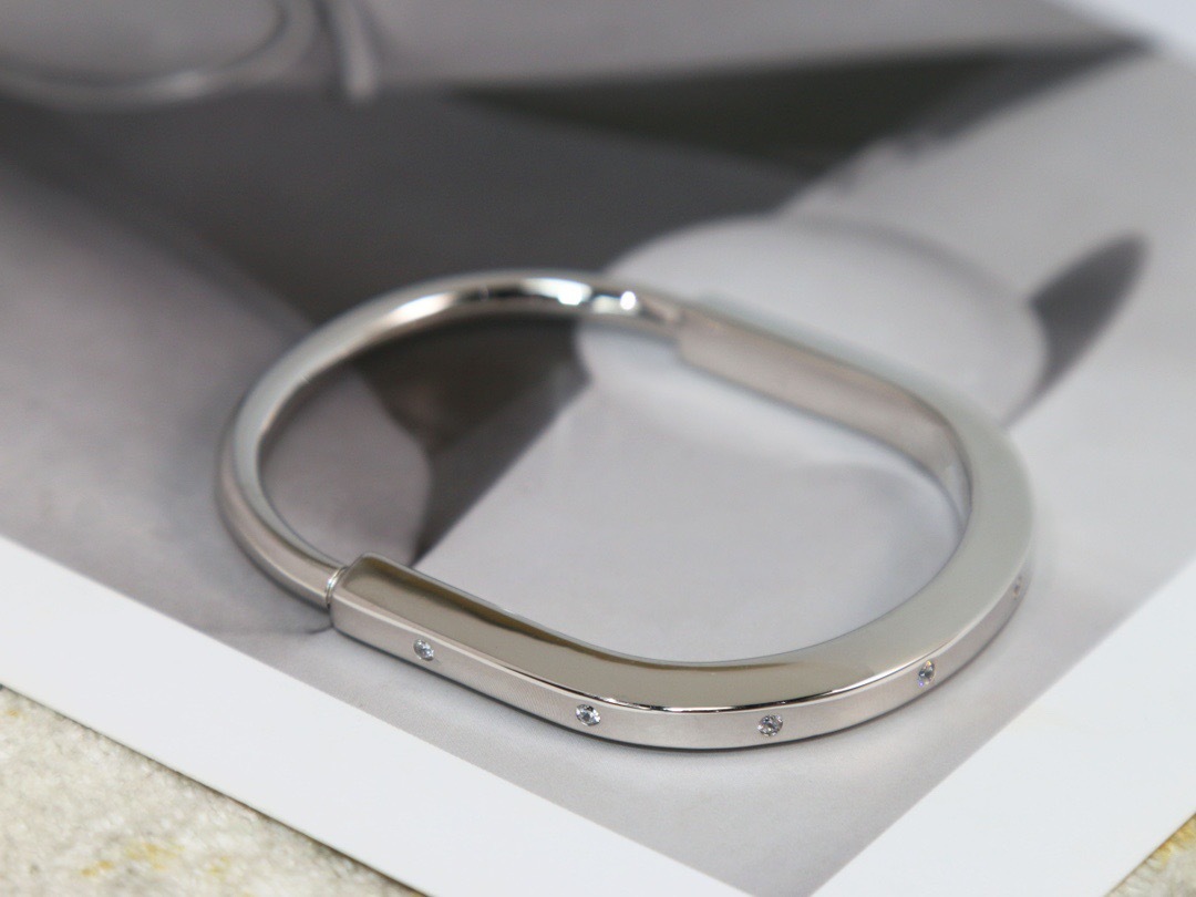 DDAA2CE6-728E-4F15-95D5-9ADEC44D6E71