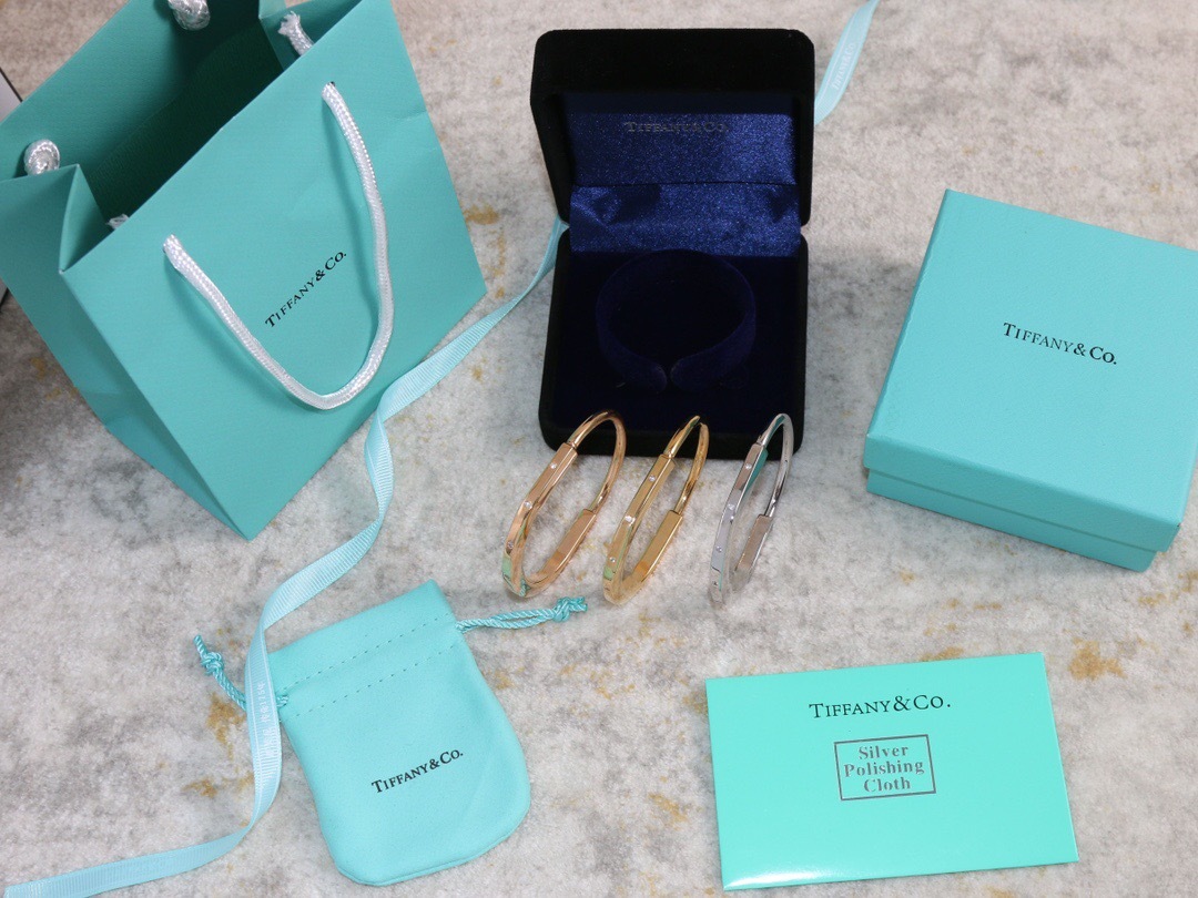 FC6BDC84-EEA1-49B3-975C-4840B242654B