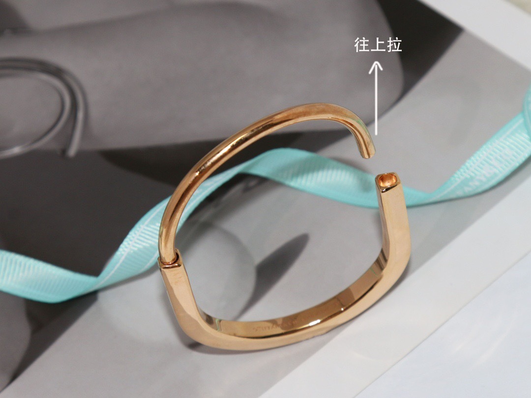 DF549213-20A3-46CA-8A8E-47598B60B0EF