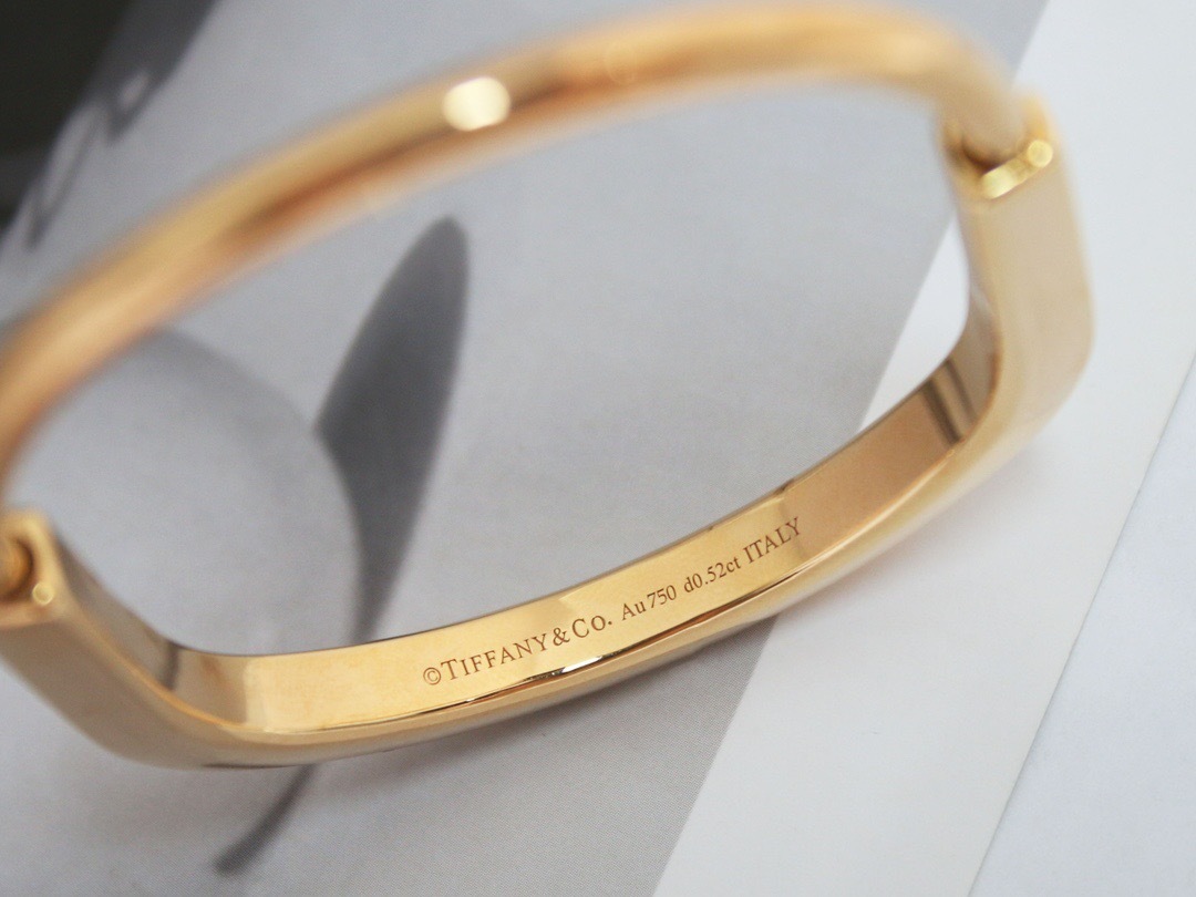 2CFD994C-1D3D-42C9-B9FC-D39999A91534