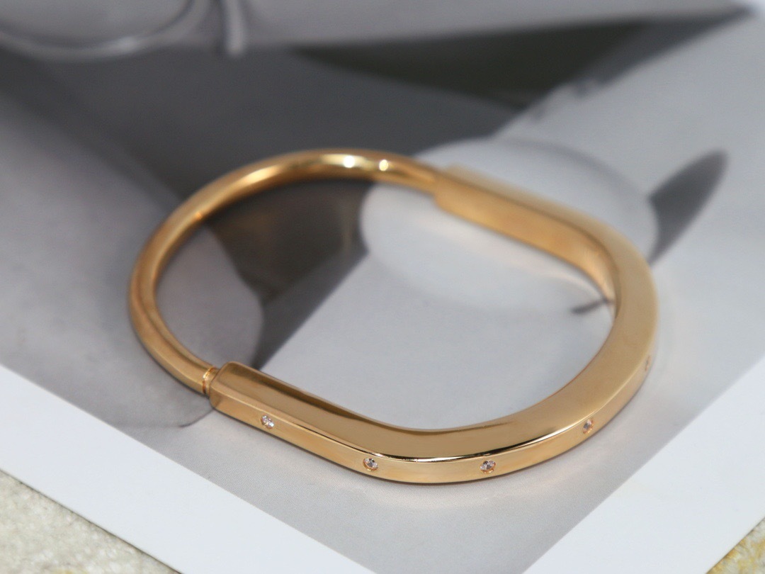 86C52891-E943-45B0-95E7-B653086992FE