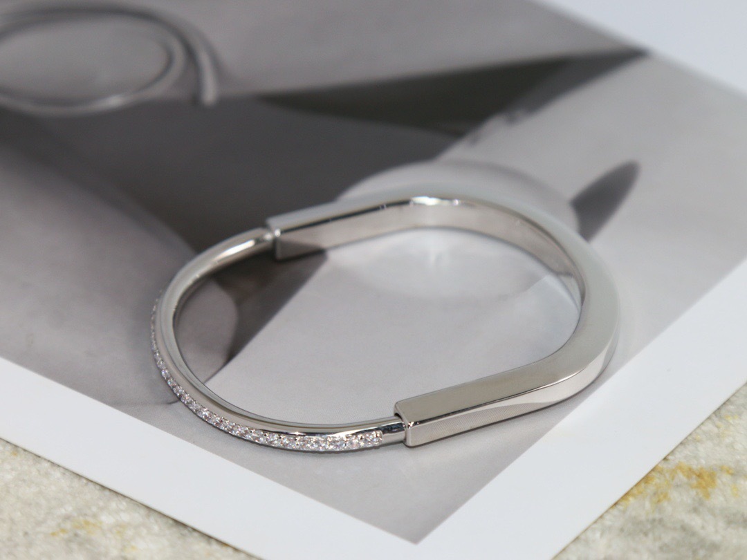 373E4EB7-F7E7-4ED0-AE41-F1C19026AE49