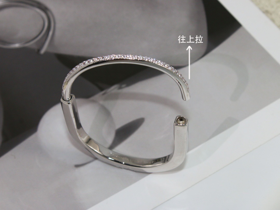 3899289A-FB41-4049-B54D-E72A37E89817