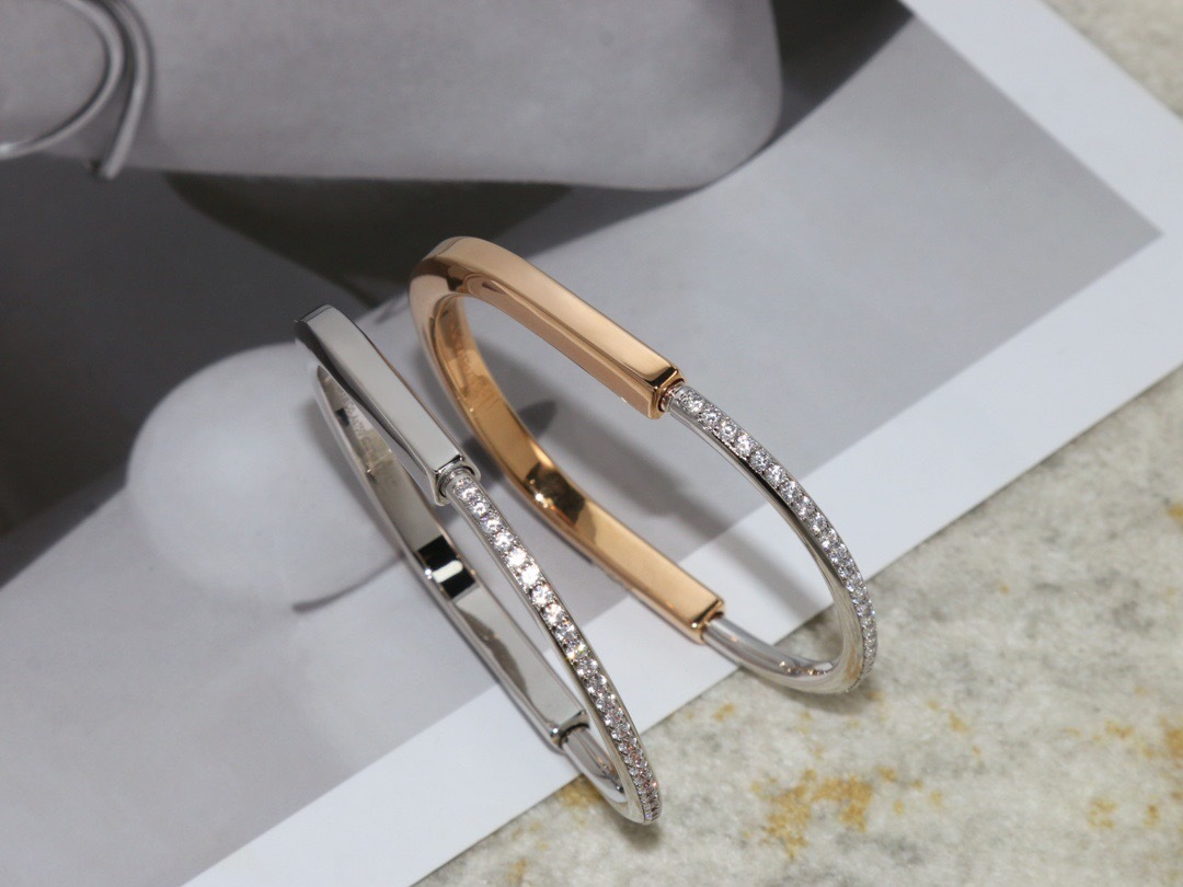 CC18671C-8ABB-4426-B4DF-DECA2A3F6D52