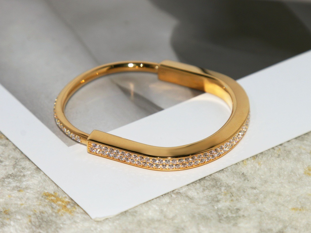 6D1098B3-80D6-43F3-88B4-9D29980A3377