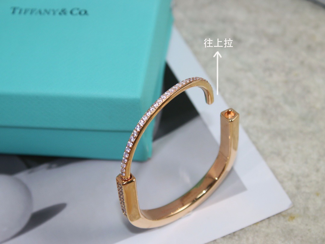 D8D90540-663E-4505-8681-E063F64FF737