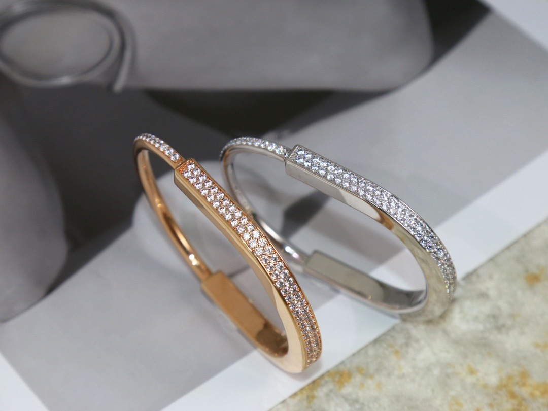 E23A369F-8BA4-4B9F-A992-AD6F1ECC143F