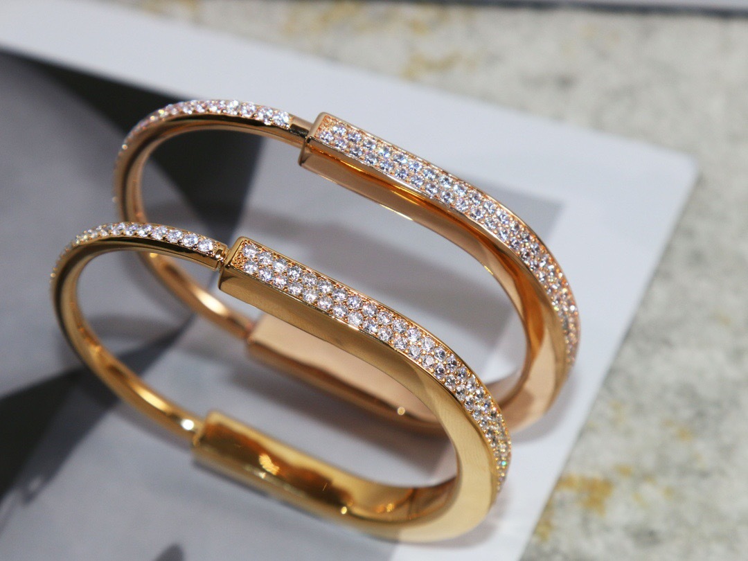 2AB921E6-66F9-46CC-958B-1C51EA501580