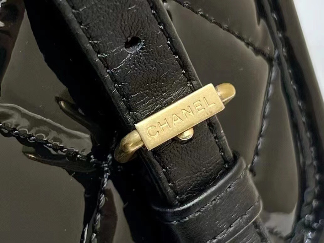 921A3370-5F3F-4709-8220-300802F7DB5D