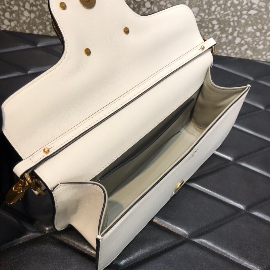 BAC08A00-1F84-4F35-9EF9-3EFDD937A97E