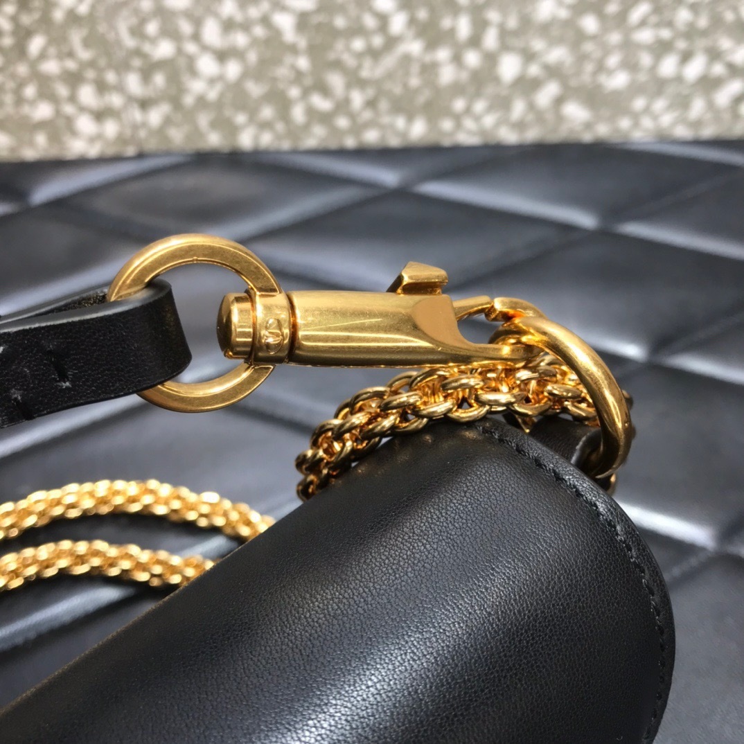 39C0FB21-FCAF-4470-85C8-02036D2CEDC4