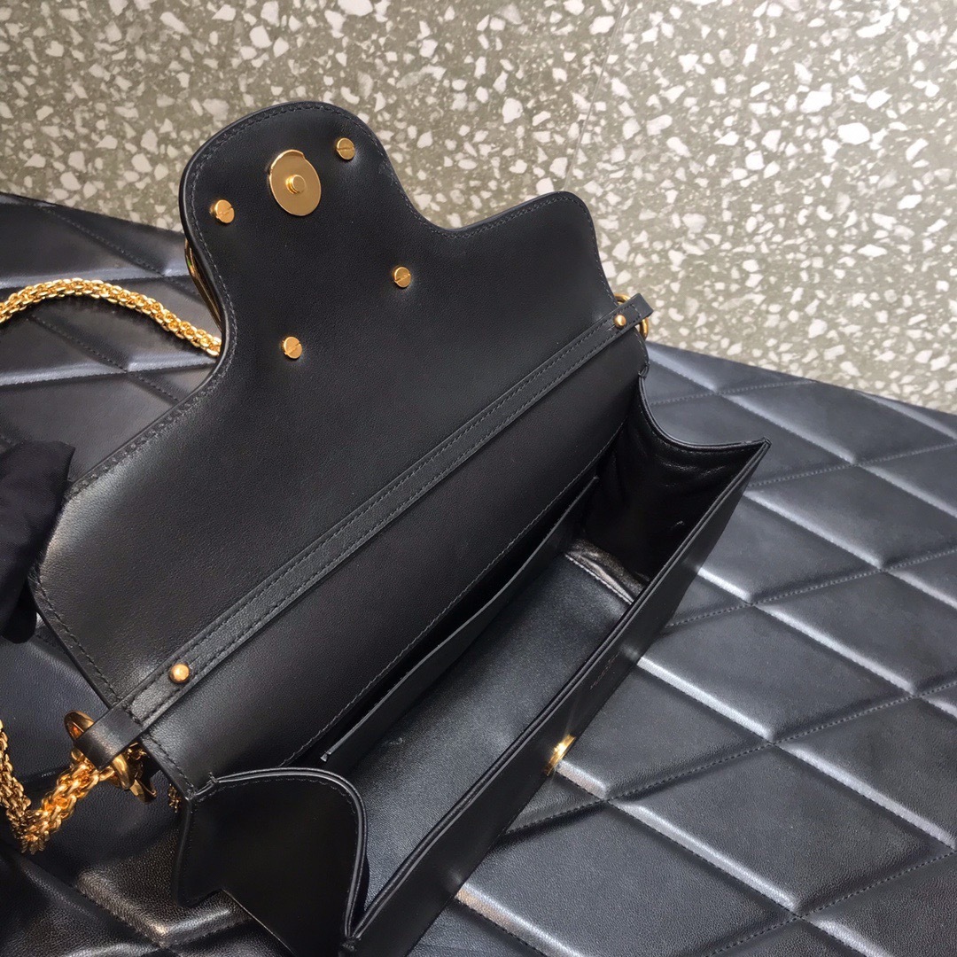 0553A7A4-C1FA-40A2-BB61-89B8DA19AA10