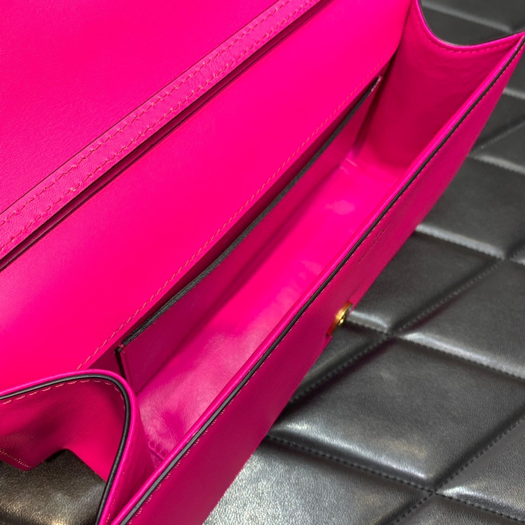 3CFAE70D-1F4D-4007-9B14-1486915600E5