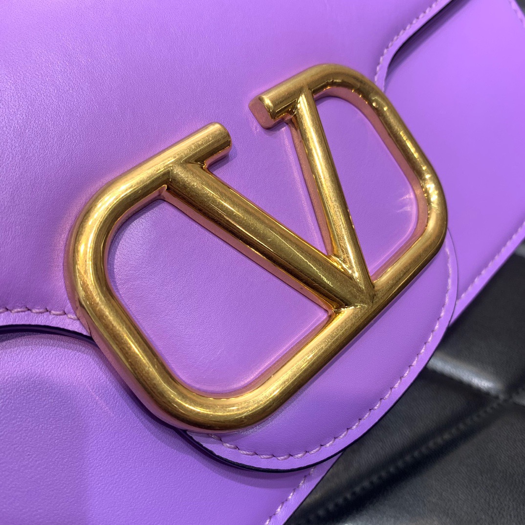 241AC8D7-5F5C-473A-80FE-87861B9FD3C4