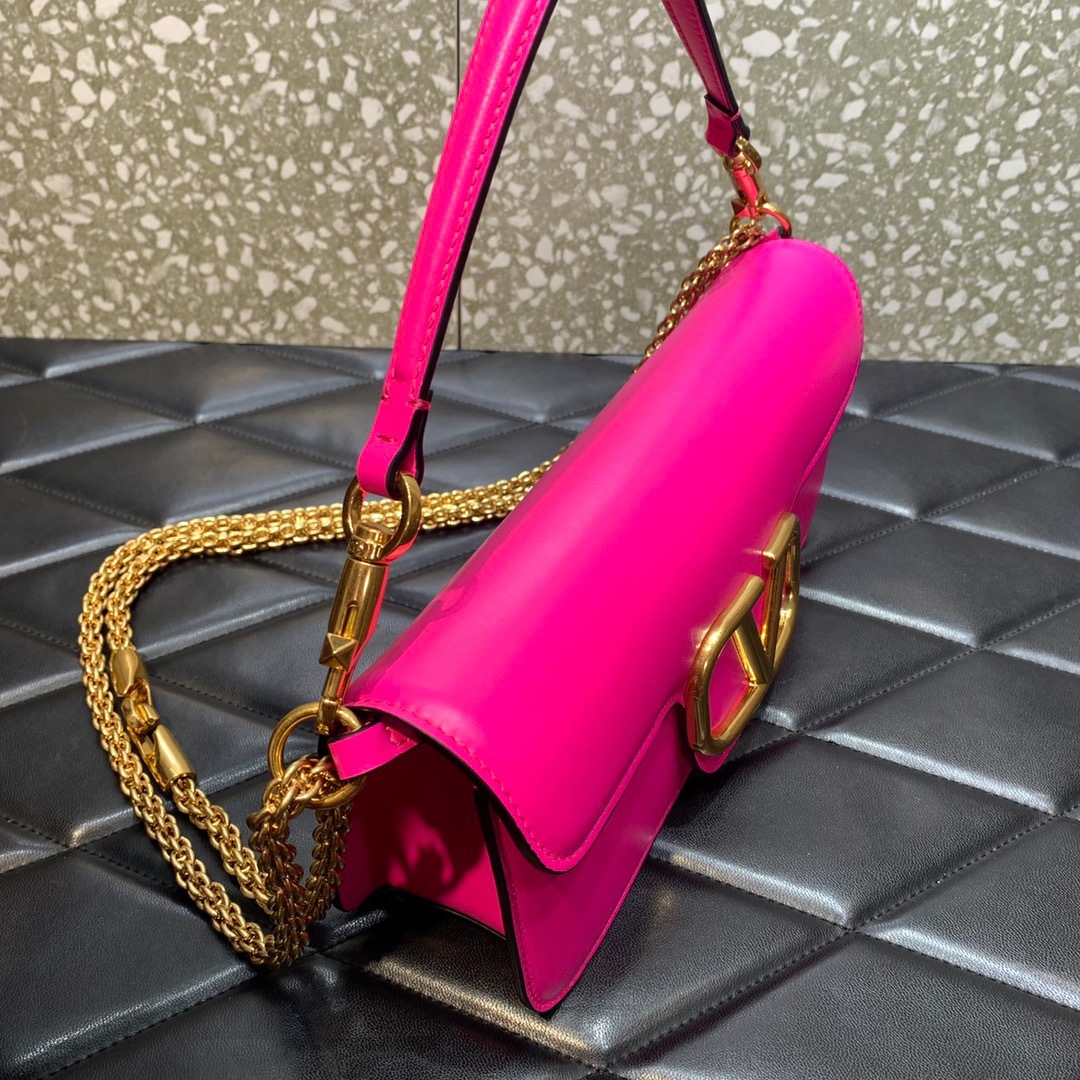 64D7BDB0-4D6F-42F4-B127-A5A2C7D2301F