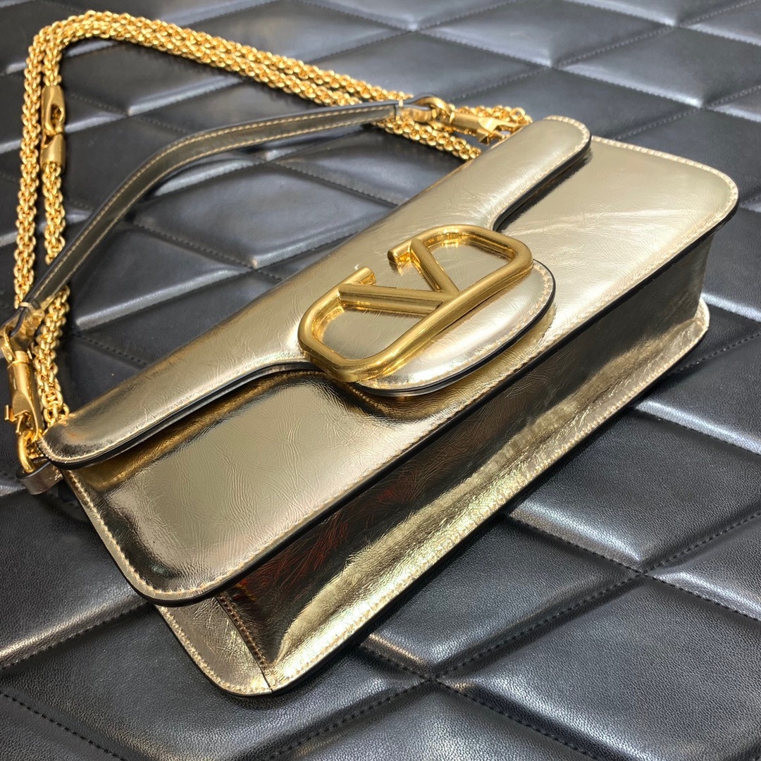 8ECCA3BC-FCF9-4F5C-9417-DFC5F3670AB4