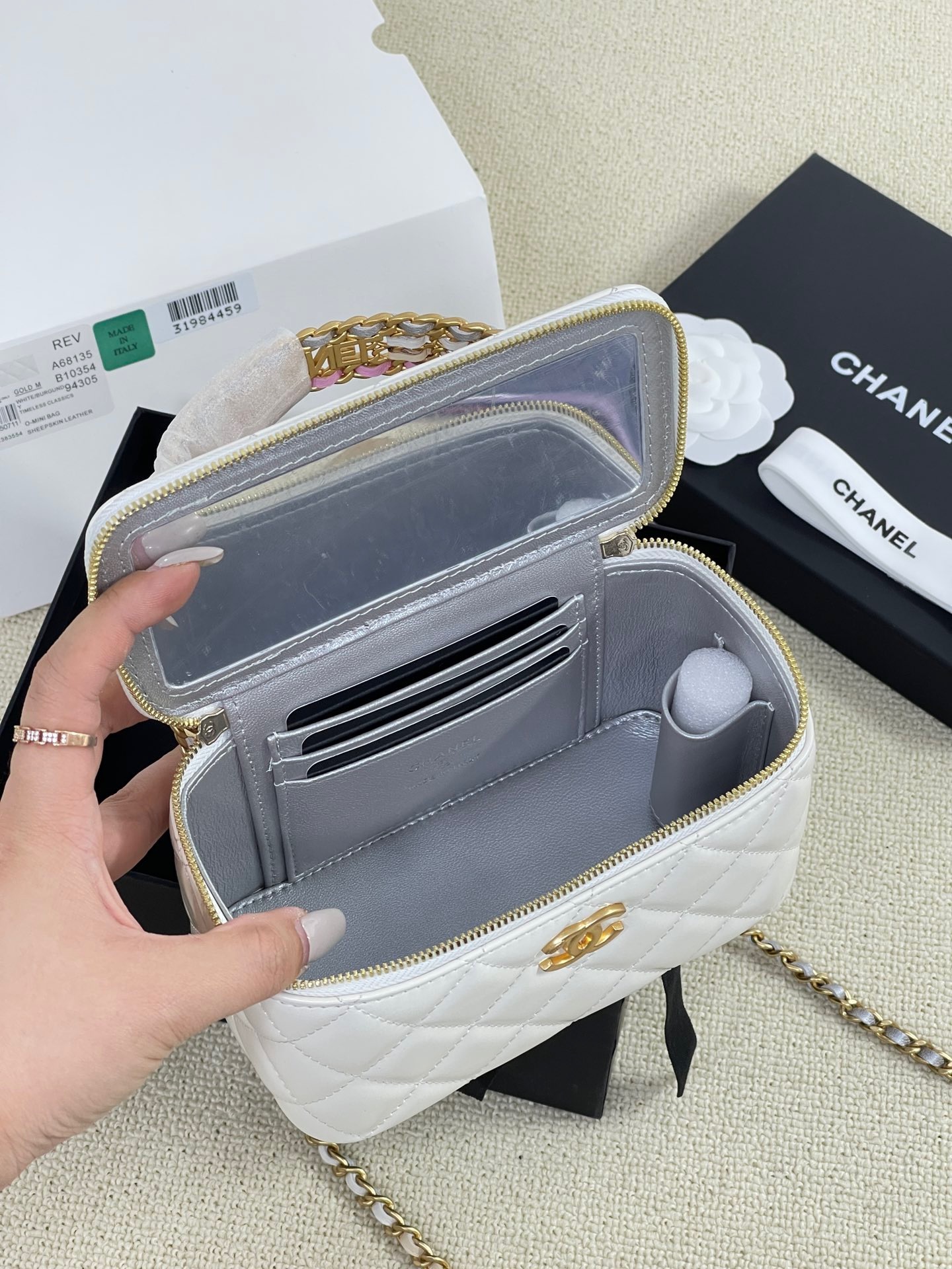 CC0701D4-F40C-45A9-8ECC-81B96A19BFA9