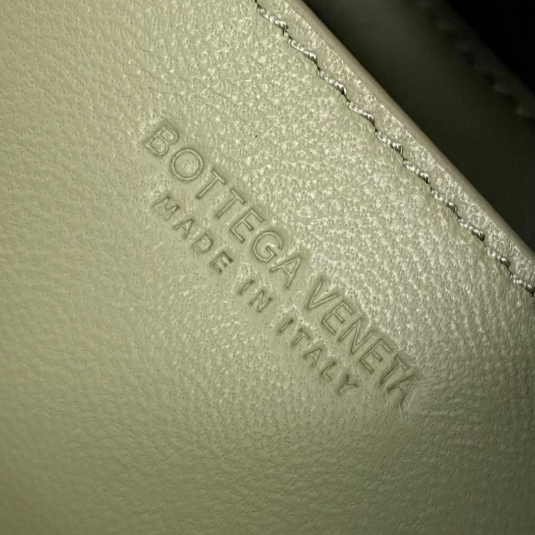 CF2BB25D-18B6-4E1D-95B7-2858C5483F2B