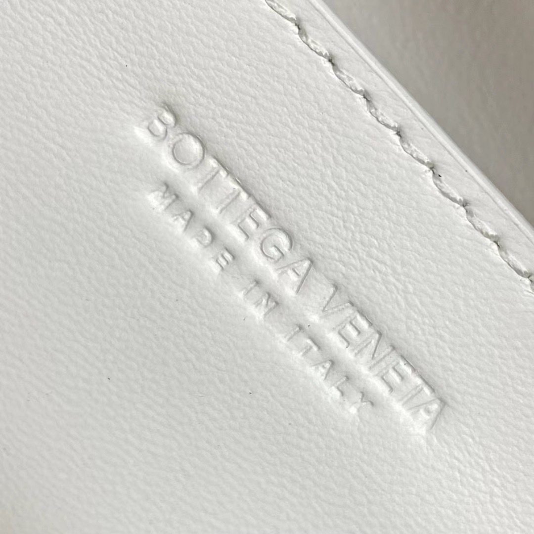 AC3FB34C-3CC7-48AE-84F3-3892CA8547EE