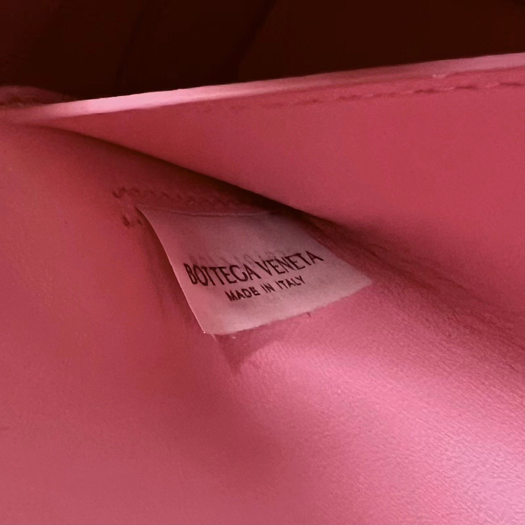 EE11BBA9-3414-4001-B669-12562F611093