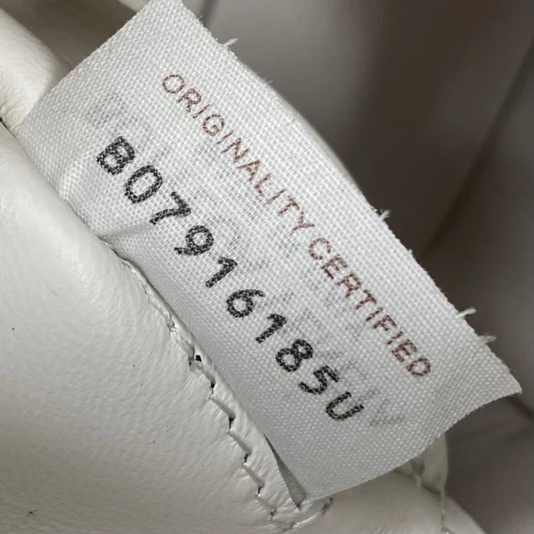 4FC05CCB-B6D7-4CD8-9E5A-E2433D4A35F7